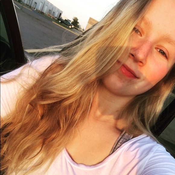 Meet your Posher, Allison - Picture 1 of 1